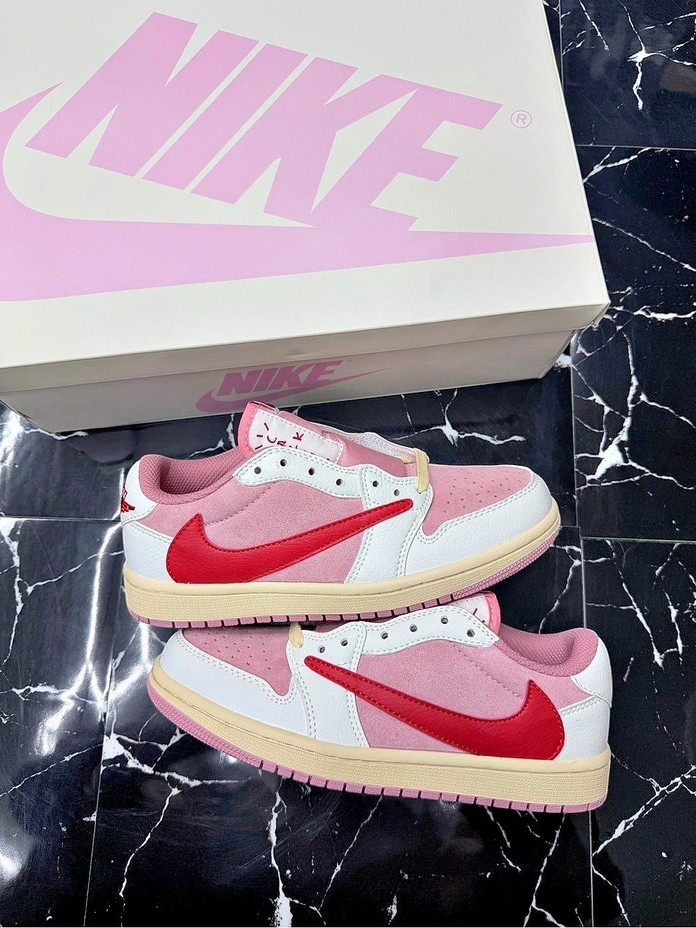 Nike Air Jordan 1 Low Pink & White Sneakers Like New